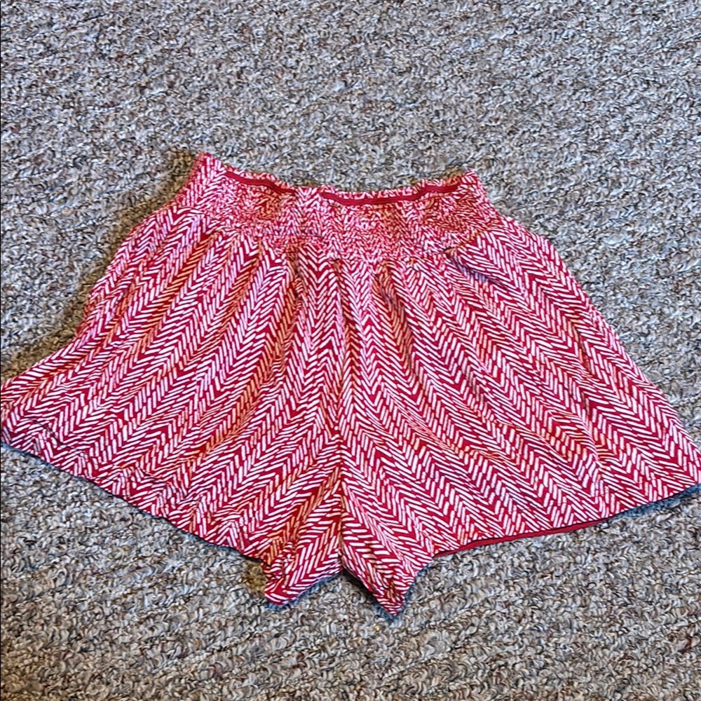 Knox Rose Red and White pattern Women's Shorts Wlastic waist stretchy